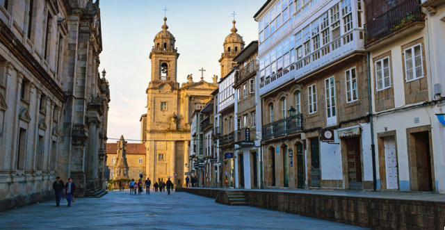 El Casco Histórico de Santiago: Calles con Encanto